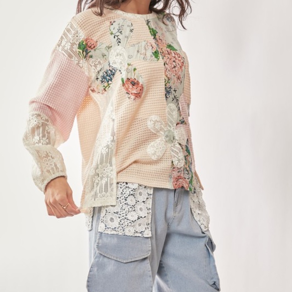 DD158–DAVI & DANI Patchwork Floral Long Sleeve Top - Picture 2 of 3